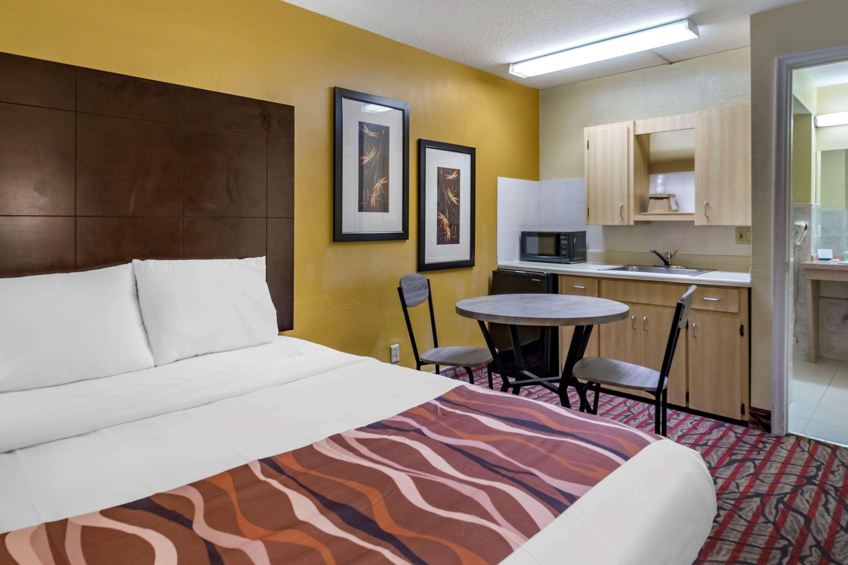 Rodeway Inn Central Clearwater Beach מראה חיצוני תמונה